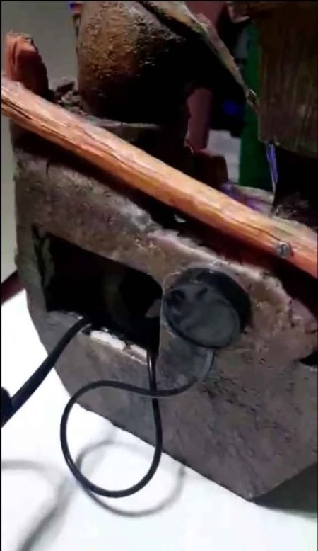 Ùjëvar me pomp qarkullim uji. 20 mij lek te vjetra