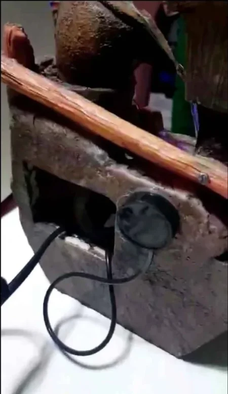 Ùjëvar me pomp qarkullim uji. 20 mij lek te vjetra