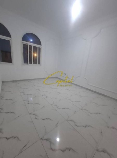 Tirane, jepet me qera zyre Kati 2, 80 m² 650 € (QENDER)