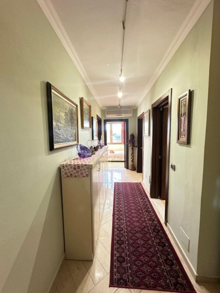 Tirane, jepet me qera apartament 2+1+Ballkon Kati 11, 96 m² 800 € (Lion Park)