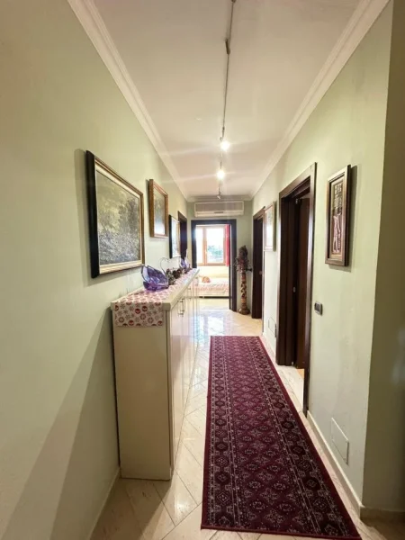 Tirane, jepet me qera apartament 2+1+Ballkon Kati 11, 96 m² 800 € (Lion Park)