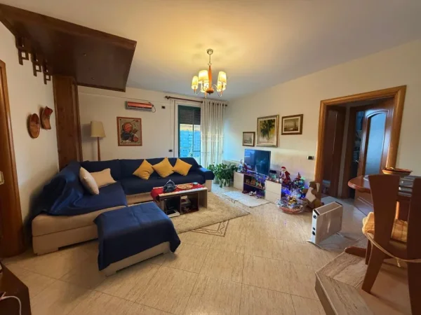 Tirane, shitet apartament 2+1+Ballkon Kati 7, 90 m² 220.000 € (Pazari i Ri)