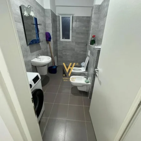 Tirane, jepet me qera apartament 1+1+Ballkon Kati 3, 65 m² 550 € (ASTIR)