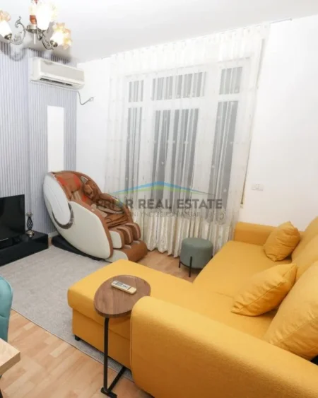 Tirane, jepet me qera apartament 2+1 Kati 3, 89 m² 100.000 ALL (Kopshti Botanik)