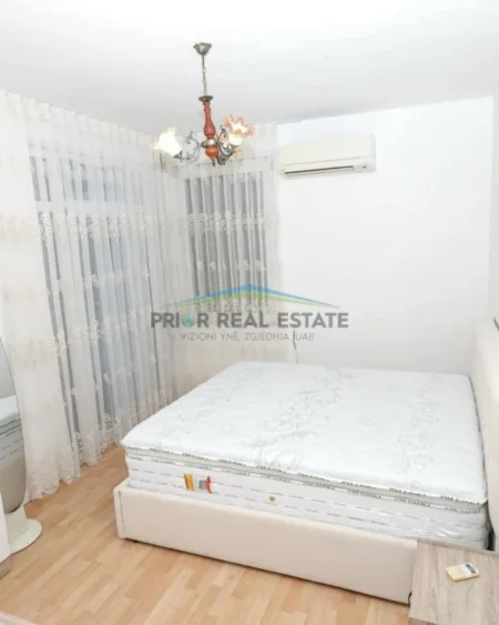 Tirane, jepet me qera apartament 2+1 Kati 3, 89 m² 100.000 ALL (Kopshti Botanik)
