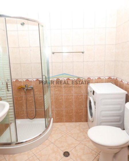 Tirane, jepet me qera apartament 2+1 Kati 3, 89 m² 100.000 ALL (Kopshti Botanik)