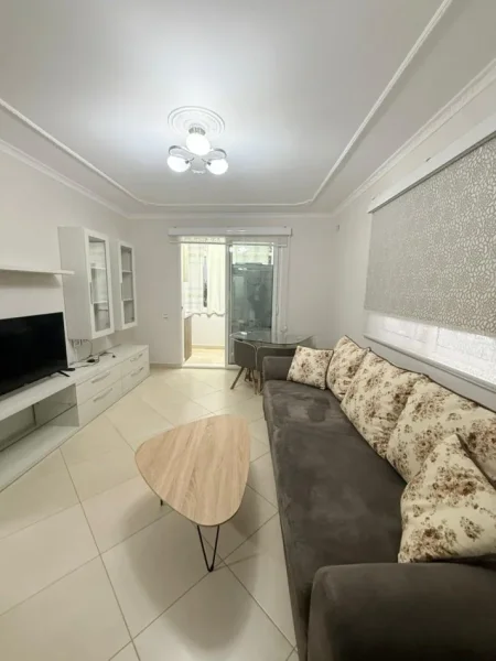 Tirane, jepet me qera apartament 2+1 , 600 € 