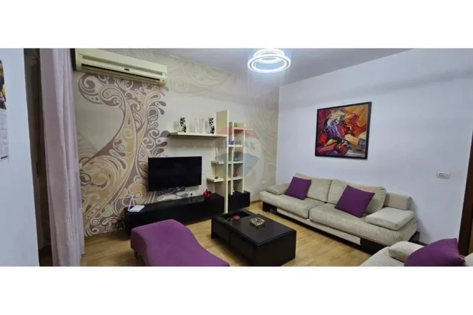 Tirane, jepet me qera apartament 2+1 , 85 m² 700 € (Pazari i Ri)