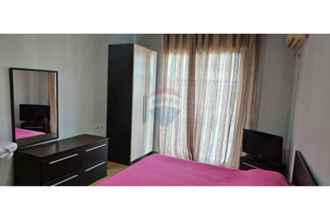 Tirane, jepet me qera apartament 2+1 , 85 m² 700 € (Pazari i Ri)