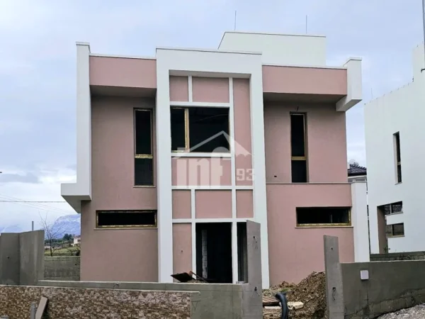 Tirane, shitet Vile 3 Katshe , 324 m² 758.600 € (NE LUNDER, VETEM 5 MIN NGA TEG)