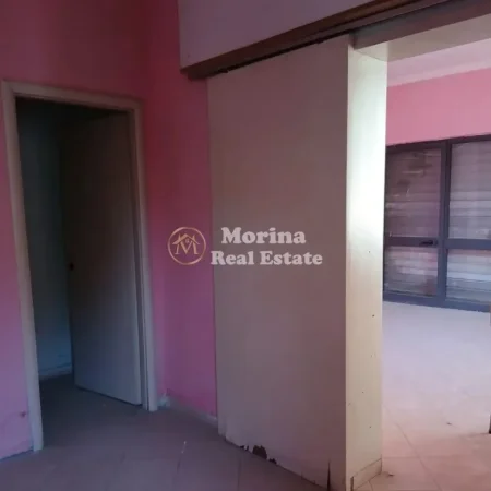 Tirane, jepet me qera ambjent biznesi Kati 1, 40 m² 250 € (Kamez)
