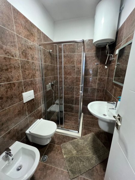 Tirane, jepet me qera apartament 2+1 , 100 m² 750 € 