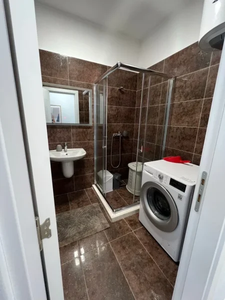Tirane, jepet me qera apartament 2+1 , 100 m² 750 € 