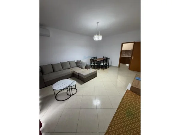 Tirane, jepet me qera apartament 2+1 Kati 4, 90 m² 600 € 