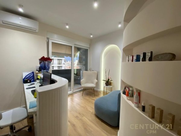 Tirane, jepet me qera ambjent biznesi Kati 7, 95 m² 1.100 € 