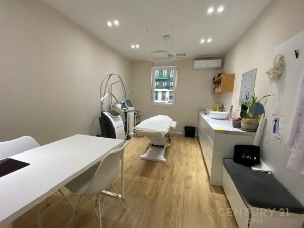 Tirane, jepet me qera ambjent biznesi Kati 7, 95 m² 1.100 € 