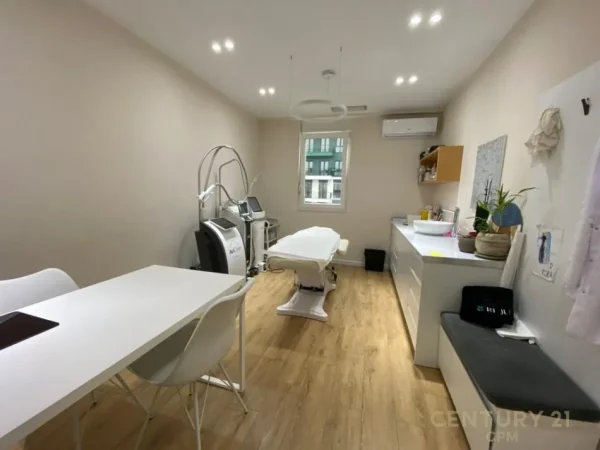 Tirane, jepet me qera ambjent biznesi Kati 7, 95 m² 1.100 € 