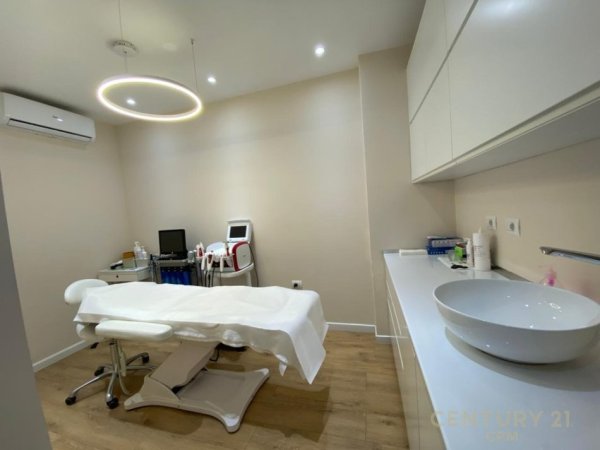 Tirane, jepet me qera ambjent biznesi Kati 7, 95 m² 1.100 € 