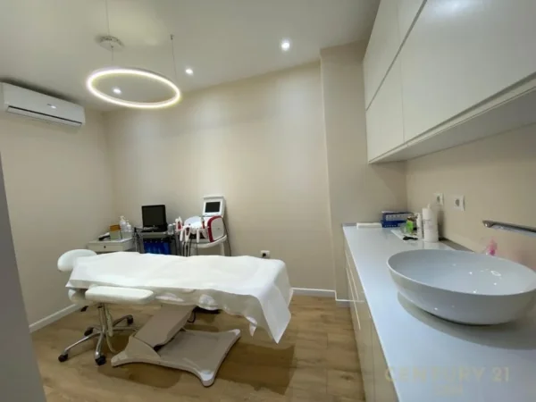Tirane, jepet me qera ambjent biznesi Kati 7, 95 m² 1.100 € 