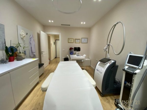 Tirane, jepet me qera ambjent biznesi Kati 7, 95 m² 1.100 € 