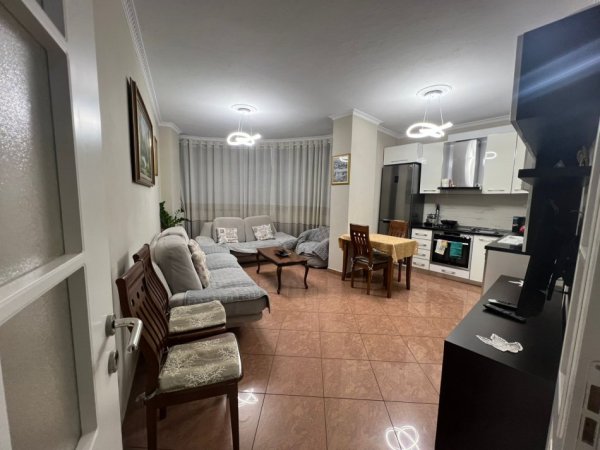 Tirane, jepet me qera apartament 2+1+Aneks+Ballkon Kati 5, 105 m² 1.300 € (Rruga e Kavajes)