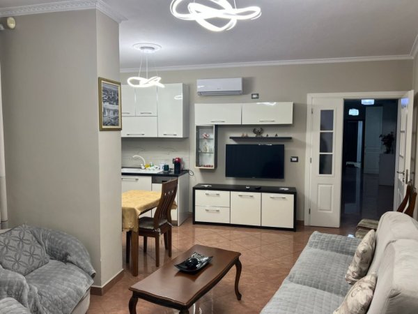 Tirane, jepet me qera apartament 2+1+Aneks+Ballkon Kati 5, 105 m² 1.300 € (Rruga e Kavajes)