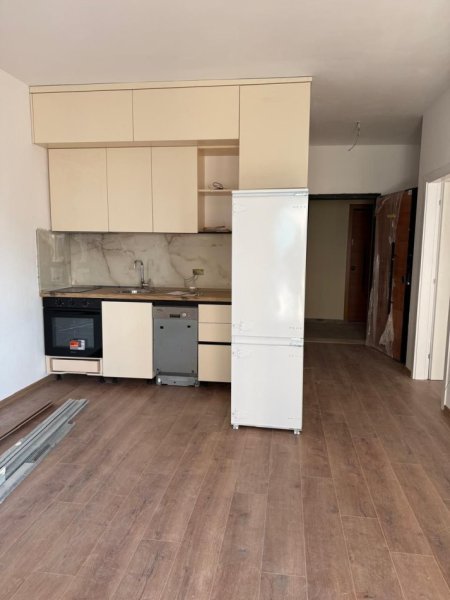 Tirane, jepet me qera apartament 1+1 Kati 7,