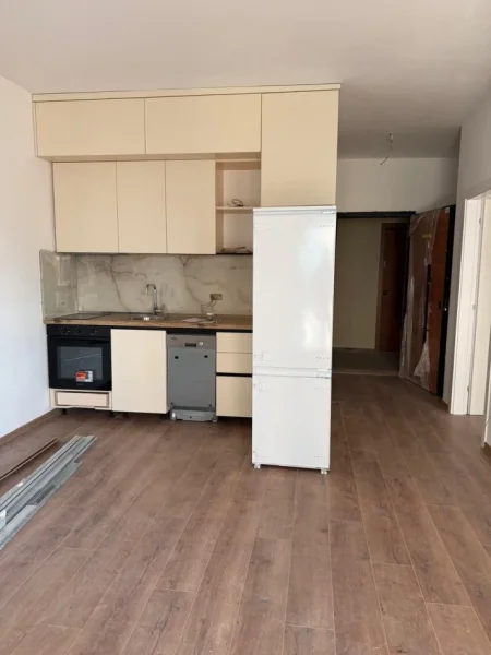 Tirane, jepet me qera apartament 1+1 Kati 7,