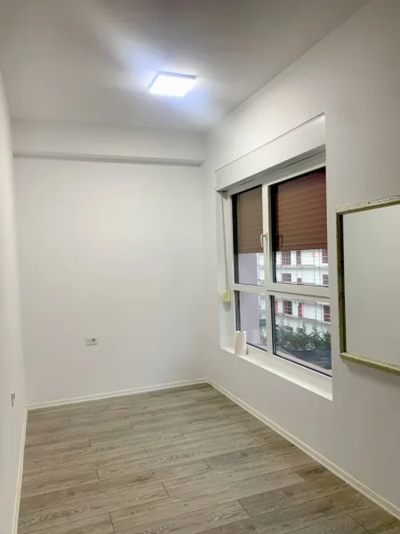 JEPET ME QERA GARSONIERE BOSH TEK KOMPLEKSI MANGALEM NE ALI DEM,   250 €uro