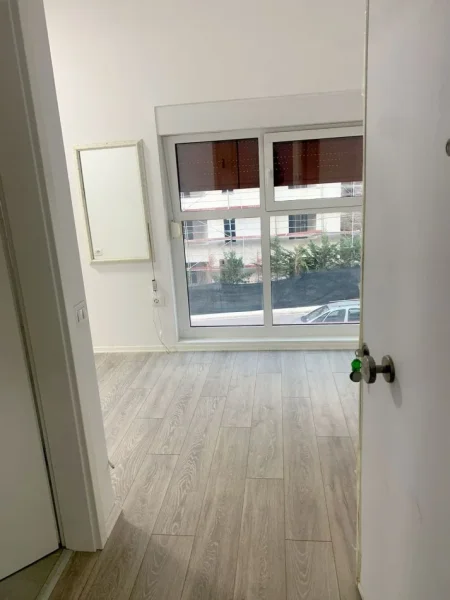 JEPET ME QERA GARSONIERE BOSH TEK KOMPLEKSI MANGALEM NE ALI DEM,   250 €uro