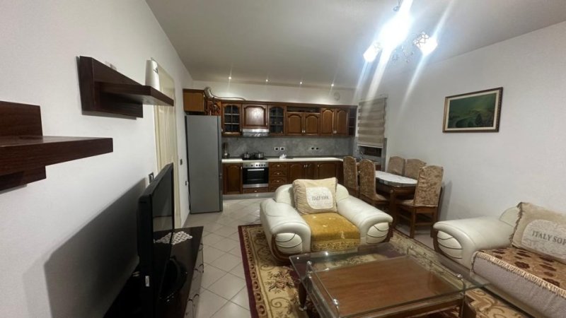 Tirane, jepet me qera Vile 2+1 Kati 1, 120 m² 450 € (Liqeni i Thate/Rr.Ullishtes)