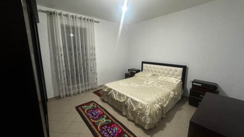 Tirane, jepet me qera Vile 2+1 Kati 1, 120 m² 450 € (Liqeni i Thate/Rr.Ullishtes)