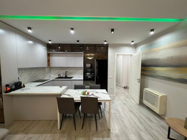 Tirane, jepet me qera apartament 2+1 Kati 2, 120 m² 800 € (Astir.)