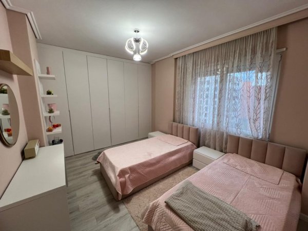 Tirane, jepet me qera apartament 2+1 Kati 2, 120 m² 800 € (Astir.)
