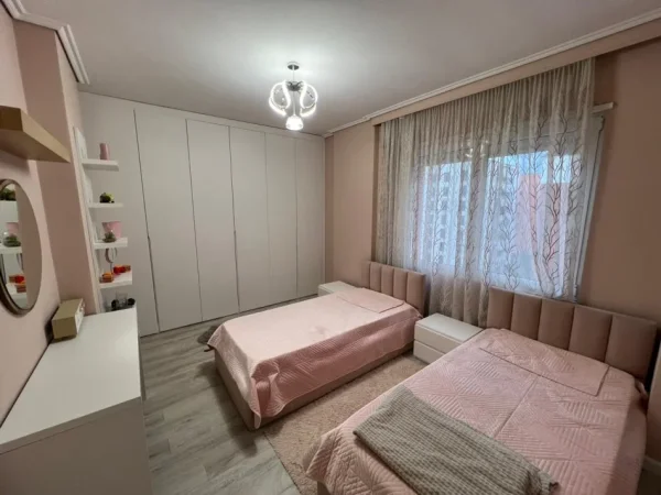 Tirane, jepet me qera apartament 2+1 Kati 2, 120 m² 800 € (Astir.)