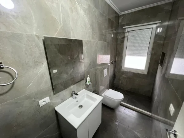 Tirane, jepet me qera apartament 2+1 Kati 2, 120 m² 800 € (Astir.)