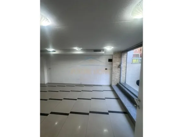Durres, jepet me qera ambjent biznesi Kati 0, 72 m² 600 € 