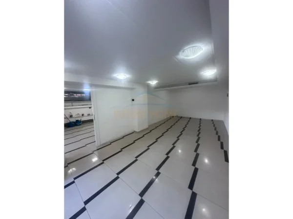 Durres, jepet me qera ambjent biznesi Kati 0, 72 m² 600 € 