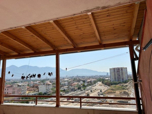 Tirane, jepet me qera apartament 2+1+Ballkon Kati 7, 113 m² 500 € (Pallatet e Verdha Terminal)