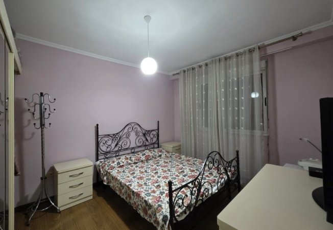 Tirane, jepet me qera apartament 1+1+Ballkon Kati 4, 67 m² 500 € (Kodra e Diellit Rruga Shkelqim Fusha)