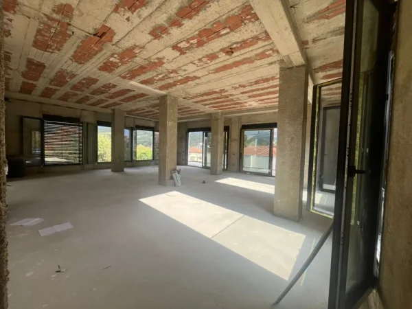 Tirane, jepet me qera ambjent biznesi Kati 0, 360 m² 2.500 € (berzhite)