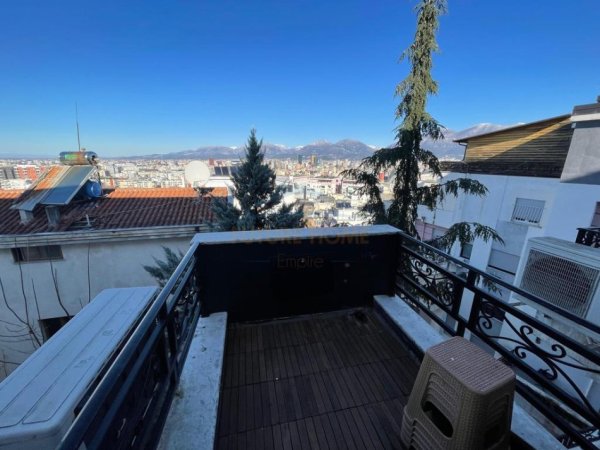 Tirane, shitet apartament 2+1+Ballkon Kati 2, 149 m² 285.000 € (Kopshti Botanik)