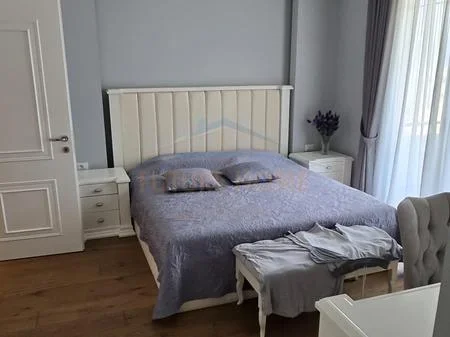 Tirane, jepet me qera apartament 2+1 Kati 1, 140 m² 1.000 € 
