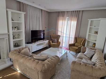 Tirane, jepet me qera apartament 2+1 Kati 1, 140 m² 1.000 € 