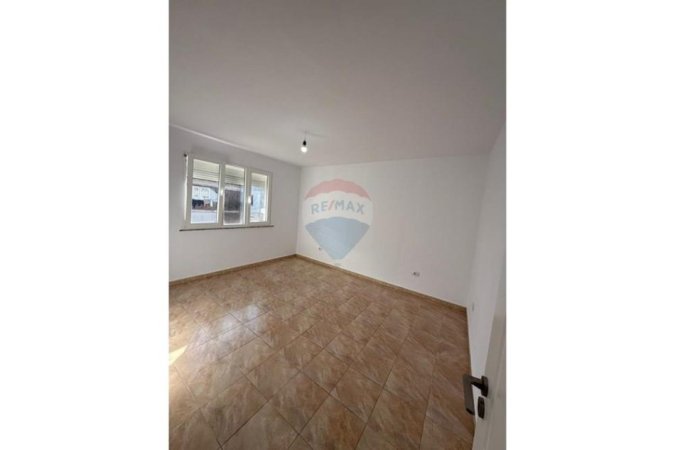 Tirane, shitet apartament 1+1+Ballkon Kati 5, 54 m² 128.000 € (21 dhjetori)