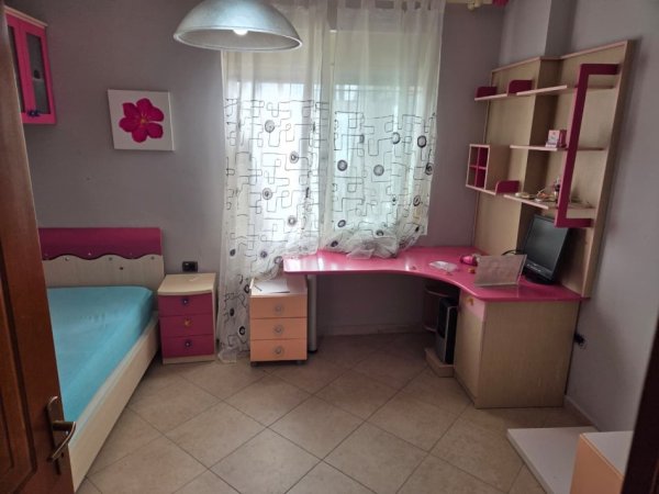 Tirane, jepet me qera apartament 2+1+Ballkon Kati 6, 106 m² 700 € (Siri Kodra)