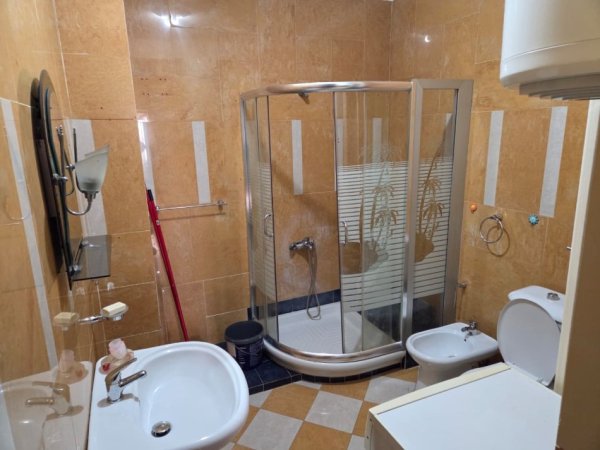 Tirane, jepet me qera apartament 2+1+Ballkon Kati 6, 106 m² 700 € (Siri Kodra)