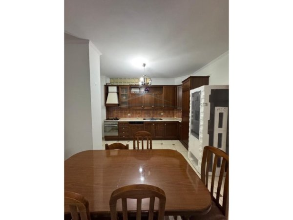 Durres, jepet me qera apartament 3+1 Kati 1, 140 m² 500 € (Ish Rajoni, Durrës)