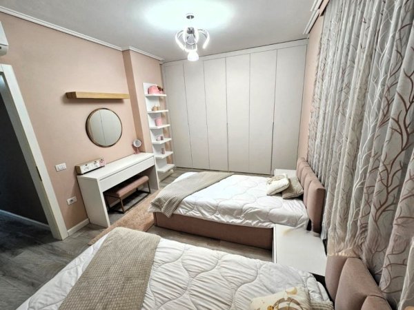 Tirane, jepet me qera apartament 2+1 Kati 5, 109 m² 800 € (astir)