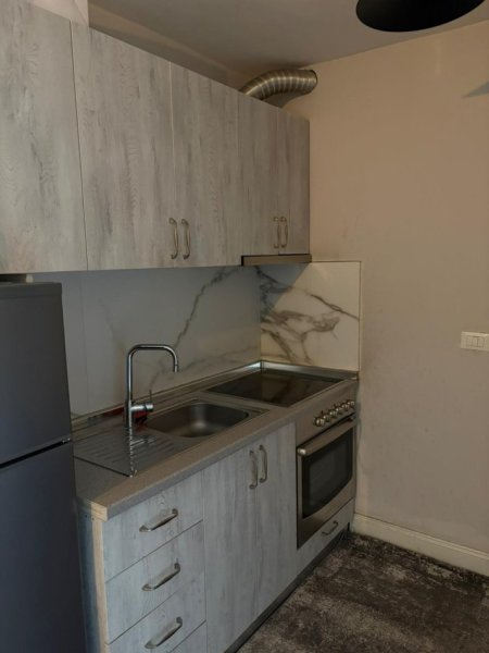 Tirane, jepet me qera garsonier Kati 6, 30 m² 360 € (Vellezrit Manastirli)